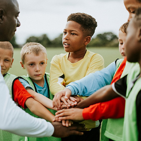 Gruppe von Kindern beim Sport